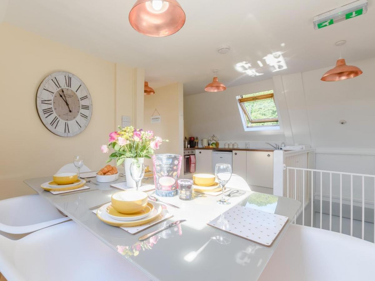 Waters Edge Apartment Ystradgynlais Esterno foto